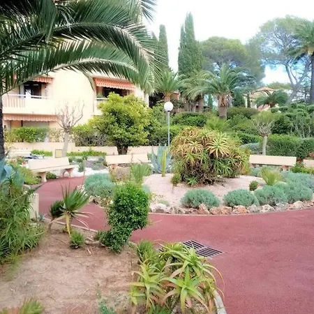 Les Orangers De Santa Lucia, Vue Et Port, St Raphael Сен-Рафаэль