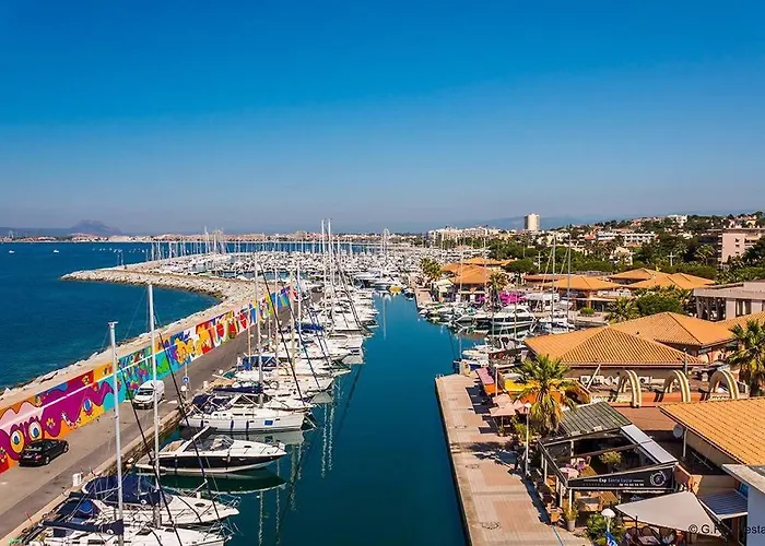 Les Orangers De Santa Lucia, Vue Et Port, St Raphael アパート Saint-Raphaël