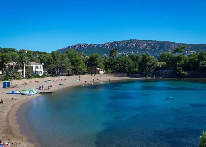 Les Orangers De Santa Lucia, Vue Et Port, St Raphael *